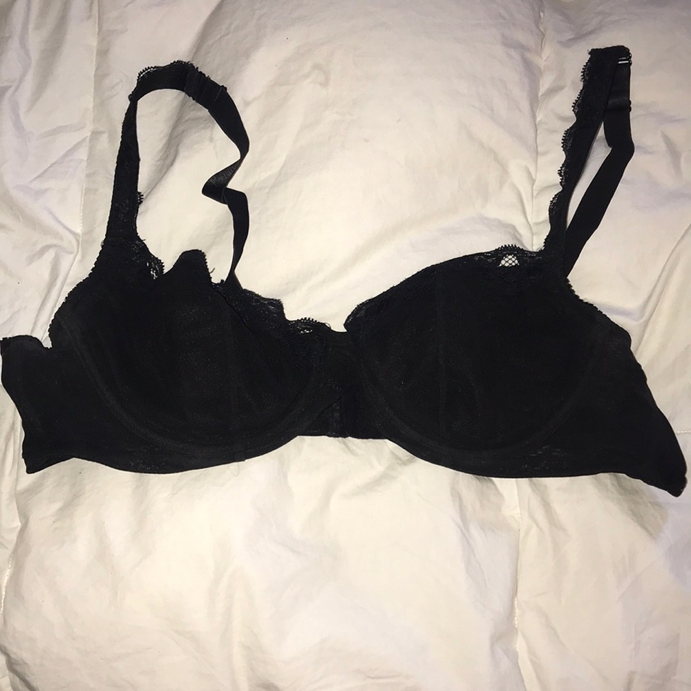 42B black bra